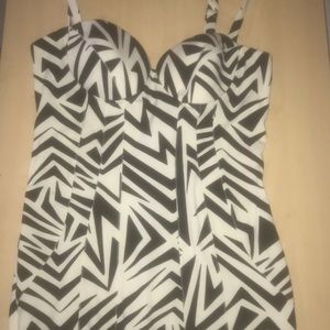 Kardashian bustier black and white